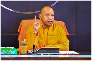 UP Politics: सीएम योगी बोले- 'सनातन धर्म' भारत का 'राष्ट्रीय धर्म' है...कांग्रेस नेता का तंज-तो और सारे धर्म खत्म हो गए?