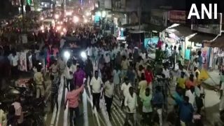 VIDEO: आंध्र प्रदेश में YSRCP-TDP के कार्यकर्ताओं के बीच हिंसक झड़प, गाड़ियों में लगाई आग, धारा 144 लागू