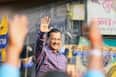 दिल्ली में चला केजरीवाल का झाड़ू, मुरझा गया बीजेपी का कमल और पंजे में नहीं दिखा दम-PICS