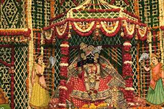 New Year 2023: बांके बिहारी मंदिर प्रशासन की अपील- नए साल पर बच्चें, बुजुर्ग और महिलाएं न आए