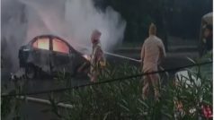 Noida News Today: टैक्सी और ऑटो में हुई भीषण टक्कर, अचानक आग के गोले में बदल गई कार