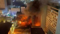 Cambodia Casino Fire VIDEO: कंबोडिया के कसीनो में लगी भीषण आग में जलकर 10 लोगों की मौत, जान बचाने खिड़कियों से कूदे लोग