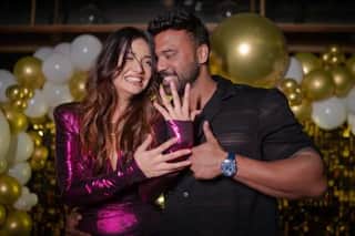 दिव्या अग्रवाल ने ब्रेकअप के बाद इस बिजनेसमैन संग की सगाई, तस्वीरें वायरल