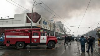 World News Today: रूस के इस शॉपिंग मॉल में लगी भीषण आग, शॉर्ट सर्किट हो सकता है कारण