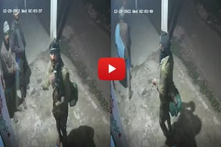 Chori Ka Video: चार जूलरी शॉप को लूटकर फरार हो गए चोर, कैमरे में कैद हुई वारदात