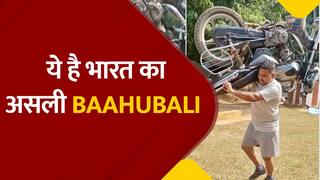Viral Video: 30 सेकंड तक बाइक को कंधे पर रखकर दौड़ता रहा ये शख्स, बनाया 8वां वर्ल्ड रिकॉर्ड | Watch Video