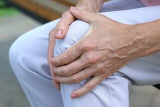 High Uric Acid? 8 Ayurvedic Tips to Manage Joint Pain in Winter