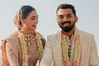 Athiya Shetty-KL Rahul's Dreamy Wedding Photos Make us Believe in The Purest Form of Love: 'In Your Light...'