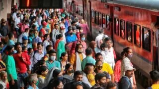 IRCTC/Indian Railways: यात्री ट्रेनों पर घने कोहरे की मार, आज देरी से चल रहीं उत्तर रेलवे की ये 36 ट्रेनें | देखिए लिस्ट