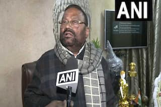 UP: स्वामी प्रसाद मौर्य के समर्थन में लखनऊ में श्रीरामचरित मानस के पन्ने की प्रतियां जलायीं