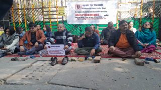Maharaja Agrasen College Teachers Stage Protest Against Non-Payment of Salaries; Hold 'Shoe Polish Dharna'