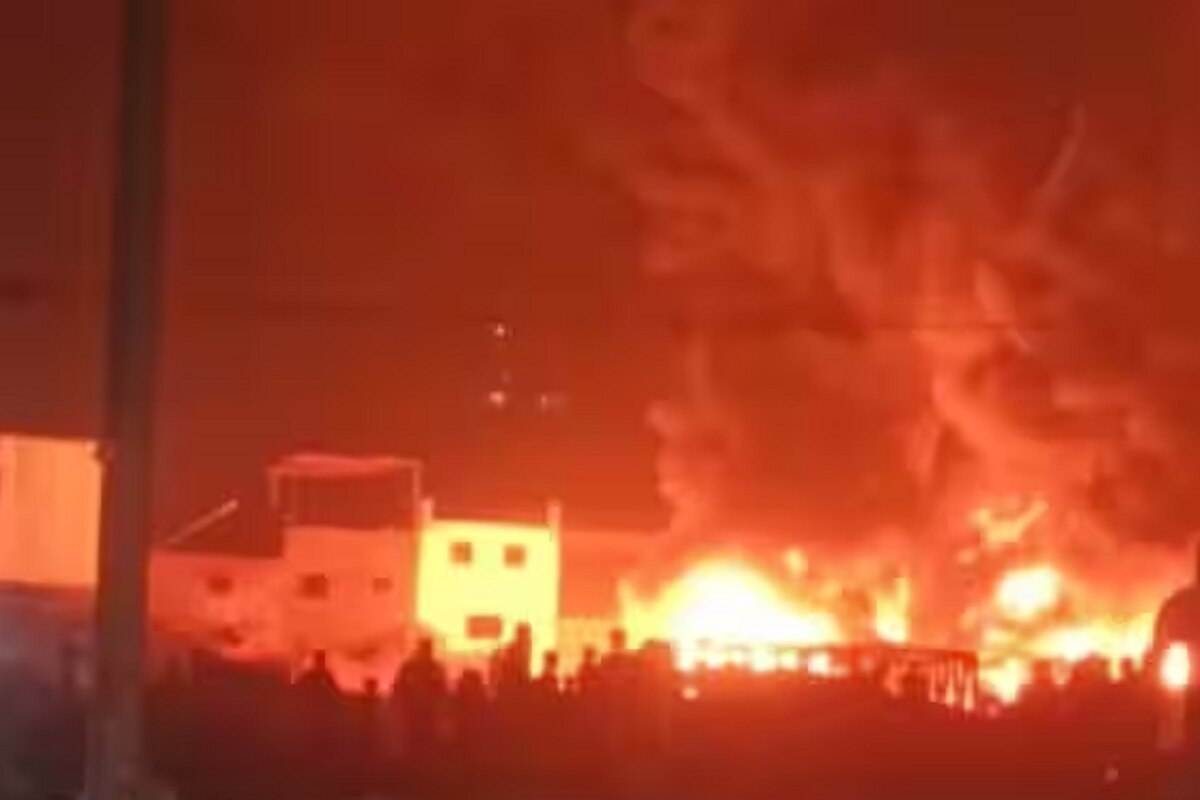 Massive Fire Breaks Out At Car Showroom In Gujarat   s Surat. Fire Tenders Rush To Spot | Watch
