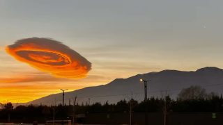 Video: UFO Like Cloud Formation Hovers Over Turkey | See Interesting Visuals