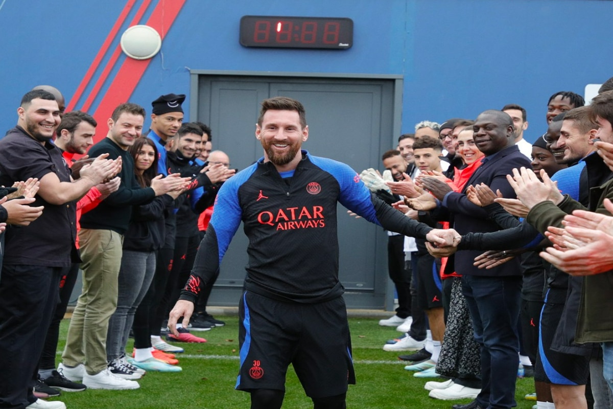 Lionel Messi back training with Paris Saint-Germain after