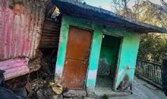 Joshimath: Roof of House Collapses in Singh Dhar Ward Courtyard Caves in | 5 Points