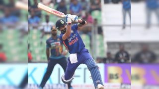 Virat Kohli Plays MS Dhoni's Signature Helicopter Shot During Record-Breaking 46th ODI Century; Watch VIRAL Video
