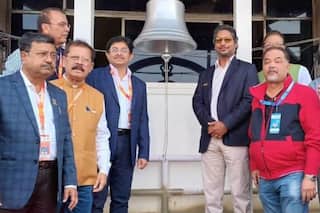 IND vs SL: मैच शुरू होने से पहले ईडन गार्डन्स में कुमार संगकारा ने बजाई सेरेमोनियल बेल