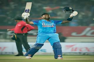 IND vs SL 3rd T20I: सूर्यकुमार यादव ने इस दिग्गज को दिया अपनी शतकीय पारी का श्रेय, कहा- खुद को दबाव में रखना पसंद