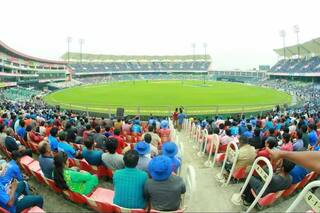 क्रिकेट मैच के महंगे टिकटों पर बोले मंत्री- जो भूखे मर रहे वे न जाएं