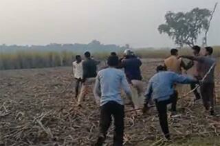 UP News: लखीमपुर खीरी में विवाद सुलझाने गए चौकी प्रभारी और पुलिसकर्मियों से मारपीट, सर्विस पिस्तौल गायब, केस दर्ज