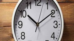 Vastu Tips: क्या आपके घर में भी लगी है बंद घड़ी? होती है अशुभता की निशानी