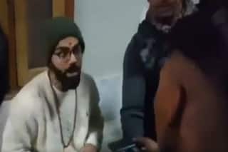 Virat Kohli ने आश्रम में वीडियो बनाने से फैंस को रोका, कहा- भाई आश्रम है ये…