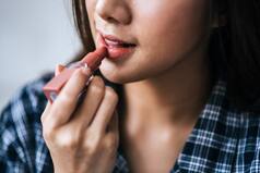 5 Best Dupes of High-End Lipsticks Under Rs 500 on Nykaa