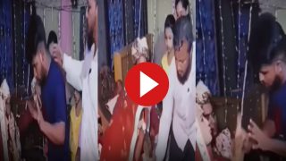 Premi Premika Ka Video: दूसरे से शादी करने लगी प्रेमिका तो पैर पकड़कर बैठ गया प्रेमी, माफी मांगी मगर वो नहीं मानी | देखिए