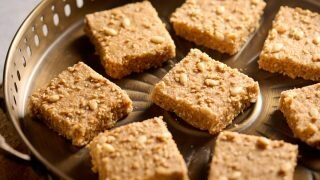 Winter Special Recipe: Gur Papdi / Sukhdi From Gujarat is Healthy Evening Snack