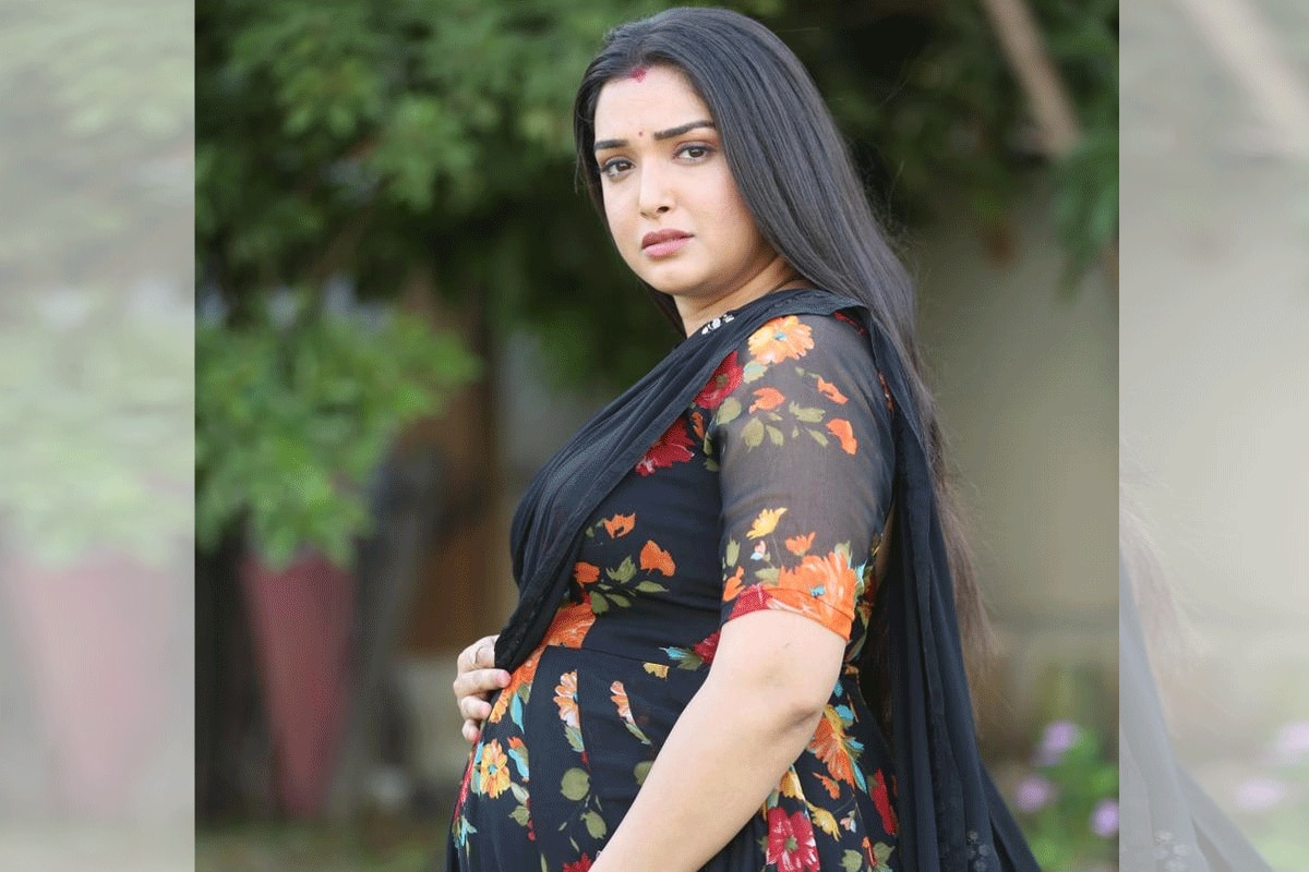 न शादी न विदाई... क्या है आम्रपाली दुबे का बिन ब्याही मां बनने का सच?