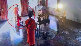 Shocker From Bengaluru: Woman Slapped, Held by Hair and Dragged Outside Temple In Amruthahalli; Video Goes Viral