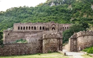 National Tourism Day: घूमिये भारत के ये 2 डरावने किले, जानिये इनके बारे में