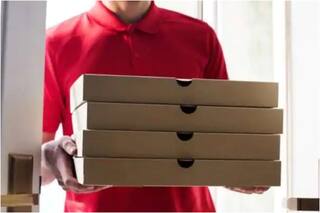 दरवाजा खुलते ही भौंका कुत्ता, डरे डिलीवरी ब्वॉय ने तीसरी मंजिल से लगाई छलांग