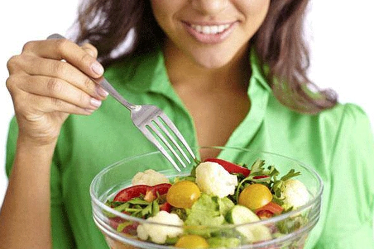 इस दिशा में बैठकर न करें भोजन, जानें कौन-सी दिशा है बढ़िया