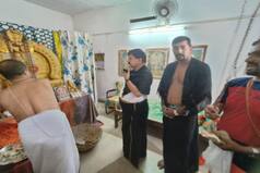 आम भक्त की तरह सबरीमाला मंदिर पहुंचे कर्नाटक के गृह मंत्री, वायरल हुई तस्वीर