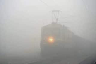 Indian Railways Update: घने कोहरे के कारण आज 15 ट्रेनें चल रही हैं लेट, कहीं इसमें आपकी ट्रेन भी तो नहीं, चेक करें लिस्ट
