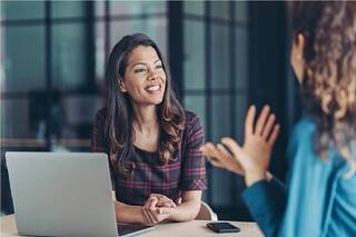 कंपनी ने महिला को नौकरी से निकाला, 50% हाइक के साथ तीन दिन में मिली दूसरी नौकरी