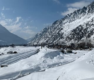 Heavy Snowfall In Kashmir: All National Highways Closed, Flights Delayed, Train Service Shut