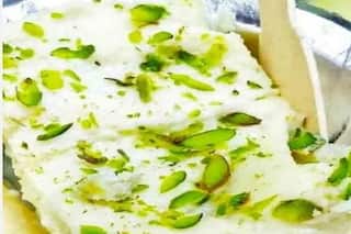 Uttar Pradesh: खुर्जा के खुरचन, मथुरा के पेड़े और आगरा के पेठे की मिठास बढ़ाएगी सरकार, फरुर्खाबाद के फुलवा आलू को मिलेगी नई पहचान