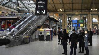 पेरिस में शख्स ने रेलवे स्टेशन पर पुलिस अफसर समेत 6 लोगों को चाकू से किया घायल, पुलिस ने हमलावर को मारी गोली