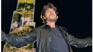 Shah Rukh Khan Opens His Arms, Does Signature Step After Pathaan Trailer Plays on Burj Khalifa, Watch Video