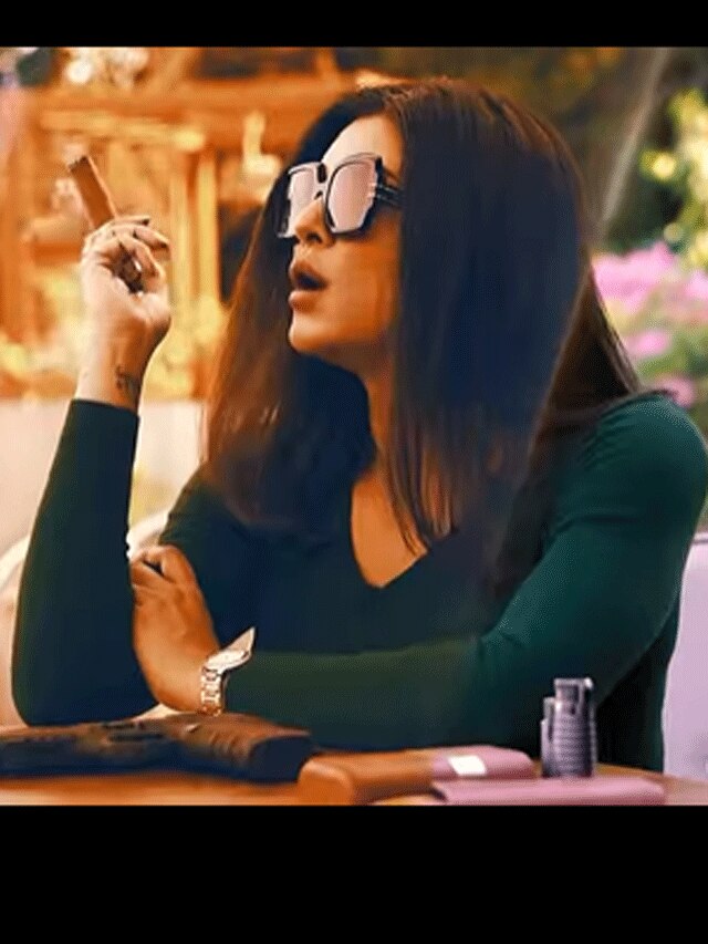 हाथ में सिगार लेकर धुंआ उड़ाती नज़र आईं सुष्मिता सेन, गेस- Who Is Back