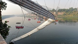 मोरबी पुल हादसा : OREVA समूह को हर मृतक को 10 लाख रुपये का अंतरिम मुआवजा देने का निर्देश