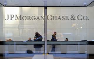 JPMorgan Chase & Co Lays Off Hundreds of Mortgage Employees Hours After Announcing New Hirings