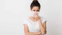 नाक से खून निकलना इस गंभीर बीमारी का है लक्षण, जानें बचाव का तरीका