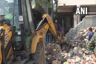 DDA Resumes Demolition Drive in Delhi's Mehrauli, Residents Call it 'Man-made Disaster'