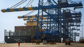 Adani Ports: अडानी पोर्ट्स ने अपने ही रिकॉर्ड को छोड़ा पीछे, कार्गो वॉल्यूम 329 दिनों में 300 एमएमटी के पार
