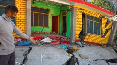 जम्मू-कश्मीर: डोडा जिले में के घरों दरारों के चलते 19 परिवारों  को निकालने के बाद जीएसआई की टीम ने किया निरीक्षण