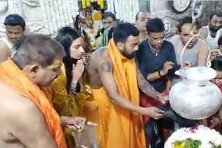 Video: अथिया संग शादी के बाद महाकालेश्वर के दर्शन करने पहुंचे KL राहुल, पत्नी के साथ की विधिवत पूजा