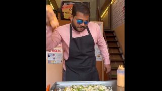 Viral Food Video: Man Prepares Pizza Vada Pav With Cheese And Sauces, Foodies Call It 'Sada Pav' - Watch